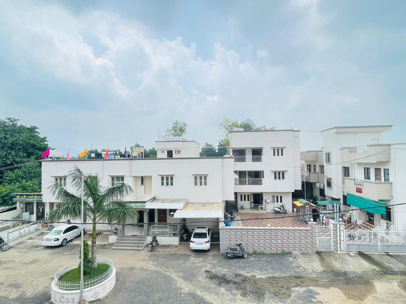 Hotel Rajdhani And Guest House Gujarat - Best Family Hotel In Halol Near Pavagadh And Halol Gidc ภายนอก รูปภาพ