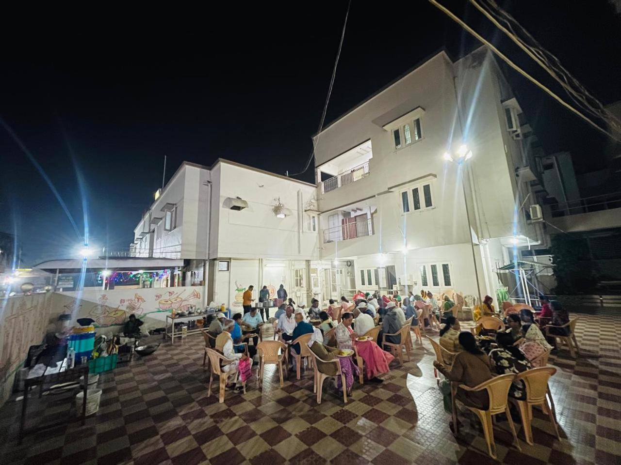 Hotel Rajdhani And Guest House Gujarat - Best Family Hotel In Halol Near Pavagadh And Halol Gidc ภายนอก รูปภาพ